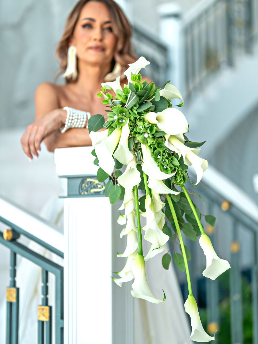 A white calla bouquet for a wedding