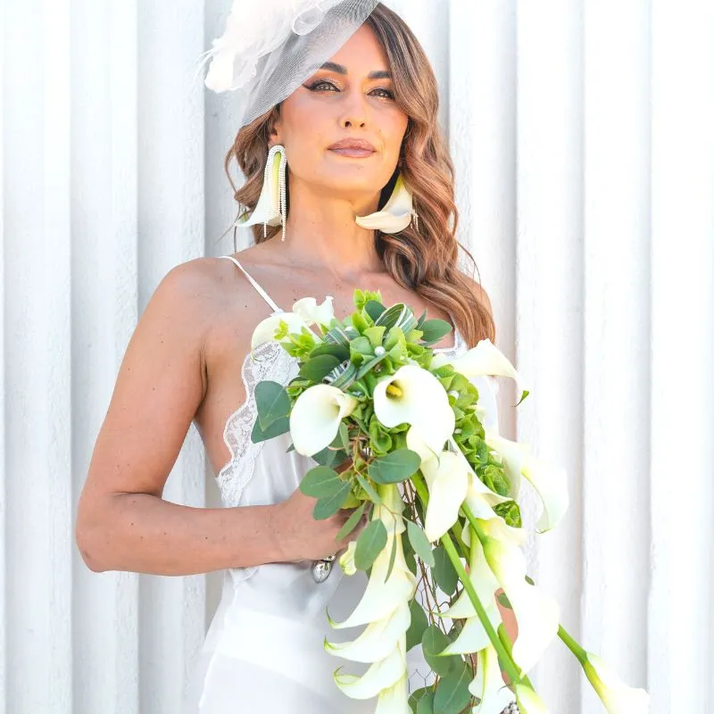 Bride with calla bouquet