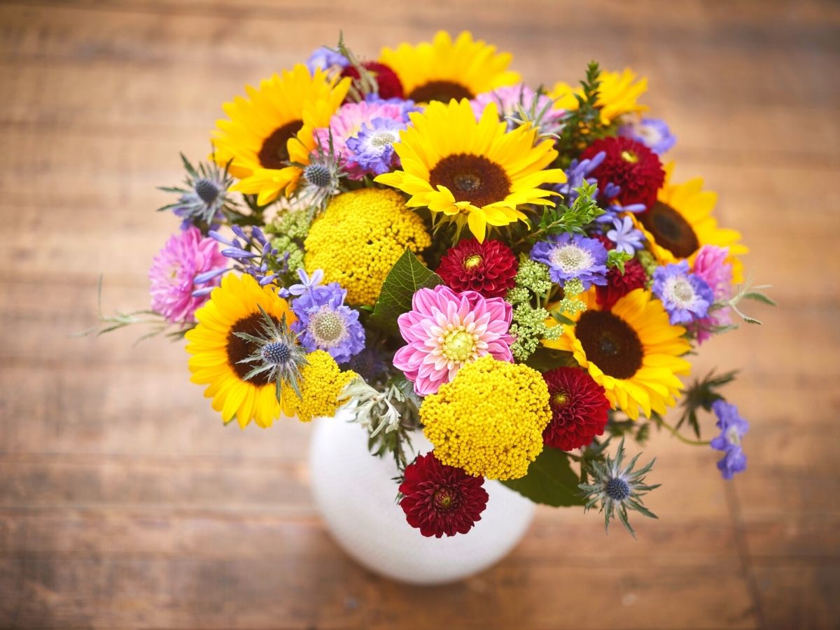 Bouquet in name of bumblebee conservation