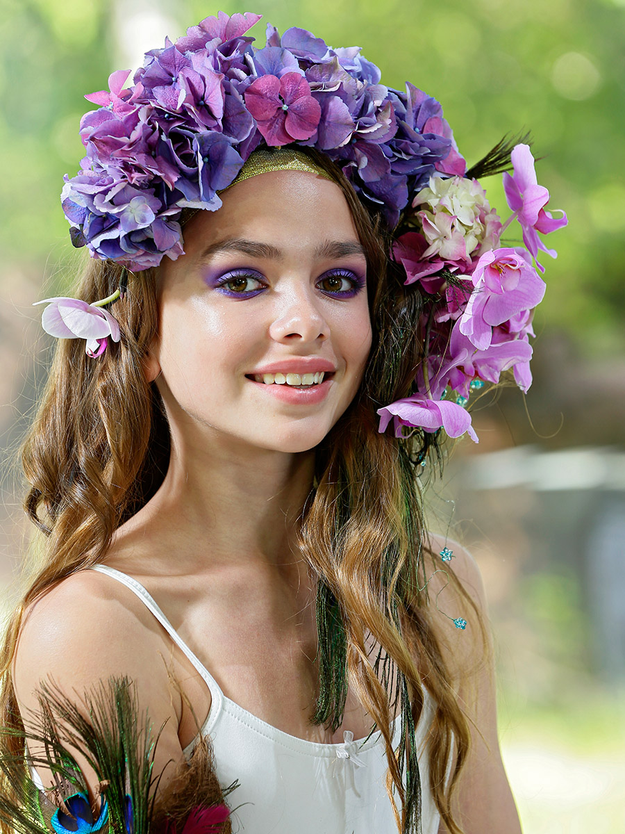 Young model with bue hydrangea hat 