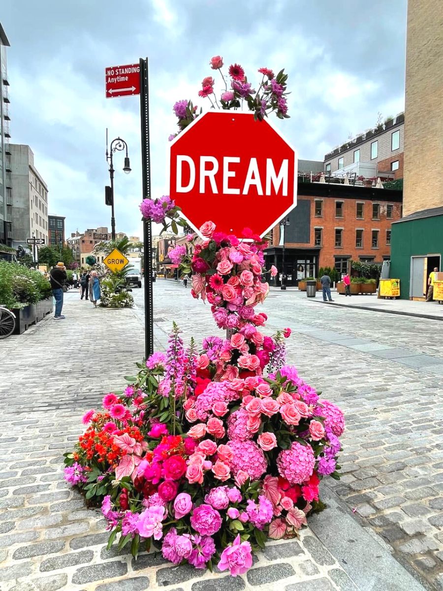 Flower installations in NYC done by Lewis Miller