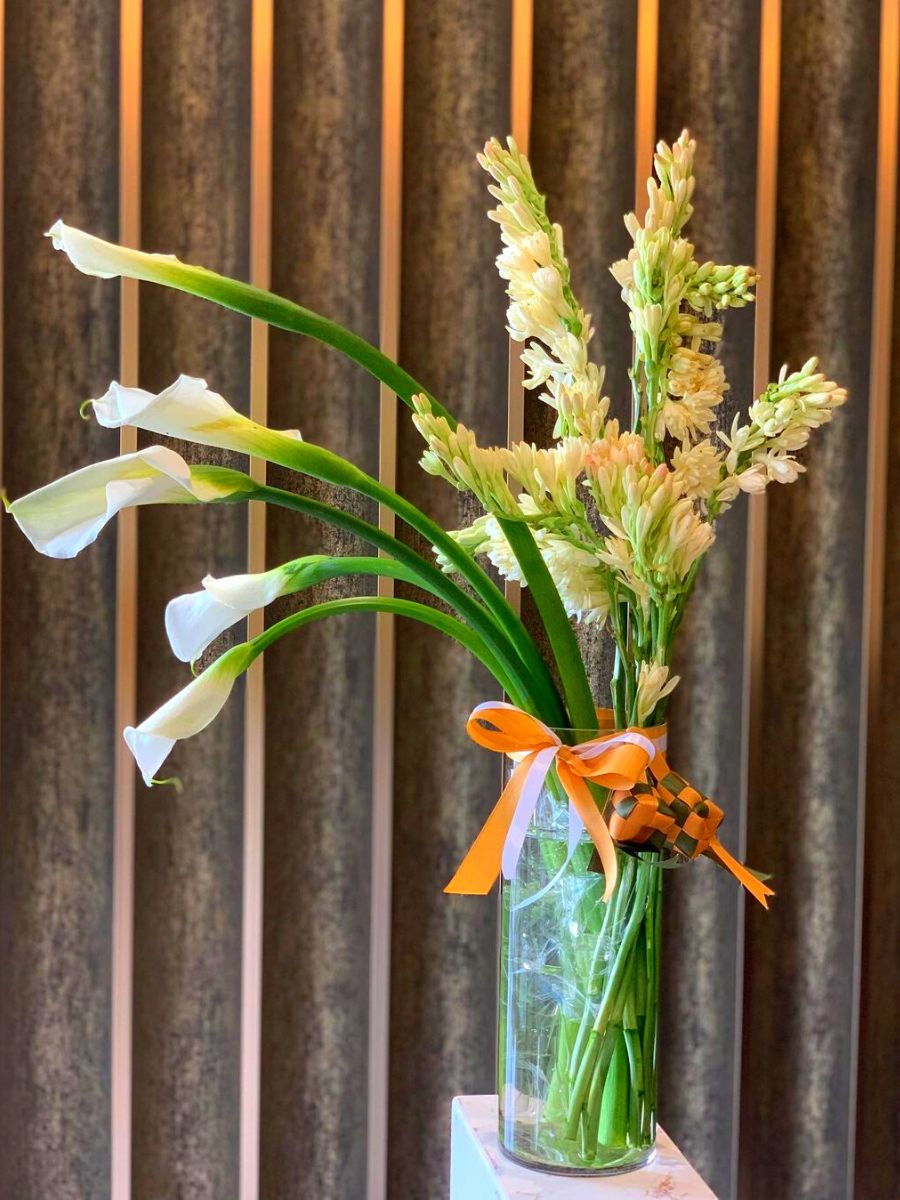 Beautiful arrangement with white calla lilies