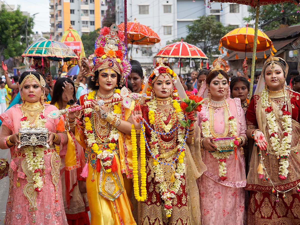 Bhagavad Gita women flowers