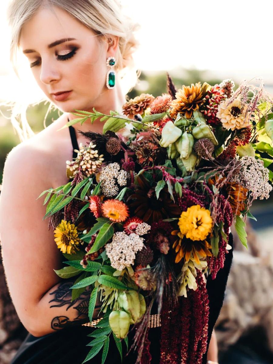 Mixed bouquet with various colors that contrast