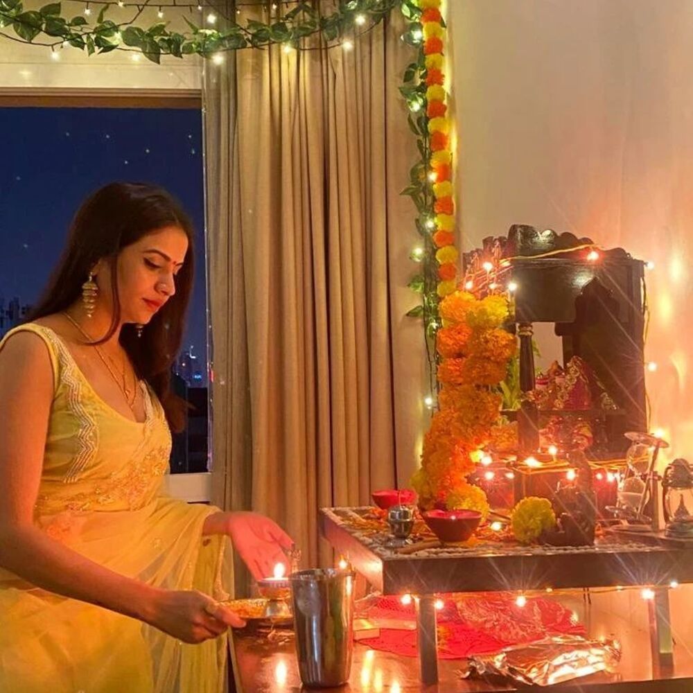 Diwali decoration with light and diyas