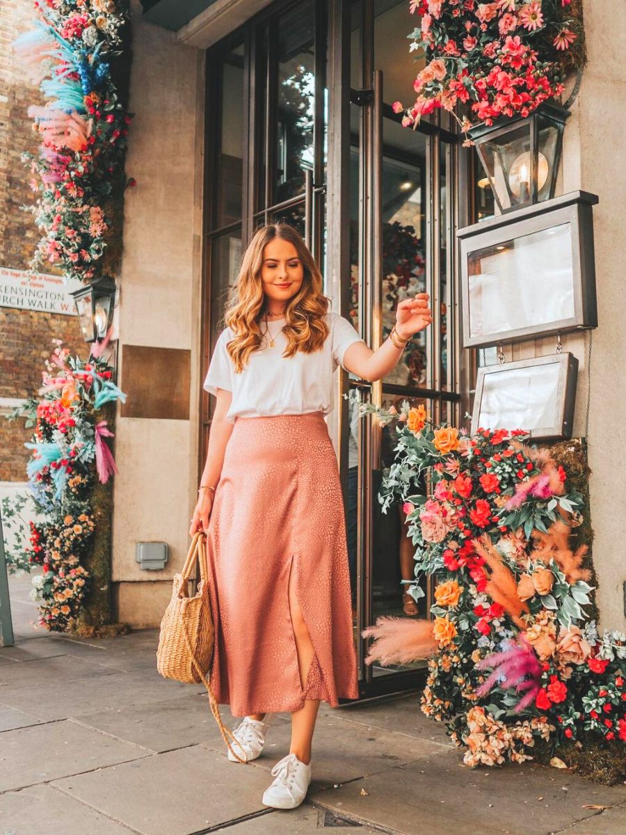 The Ivy Brasserie in London has a facade filled with flowers