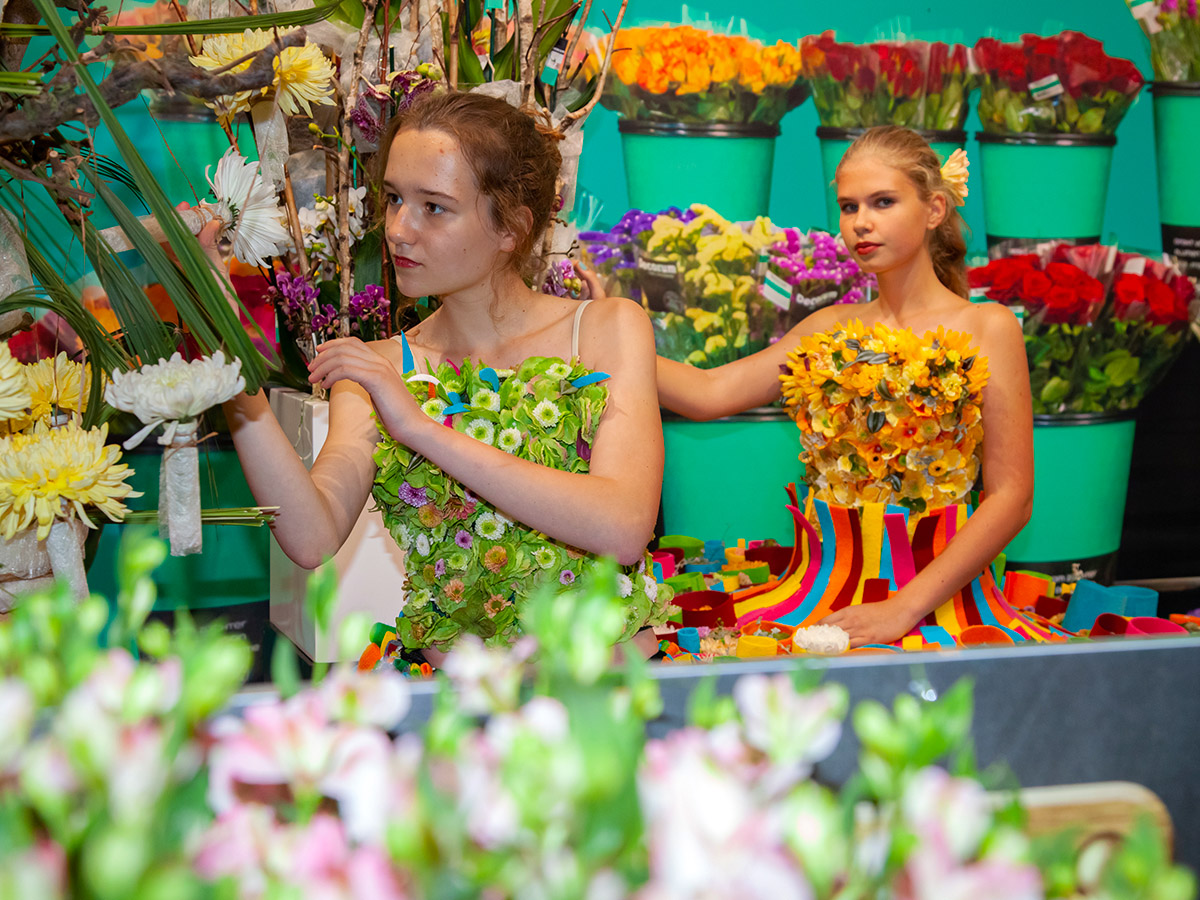 Flowers Expo Moscow flower girl with chrysanthemums