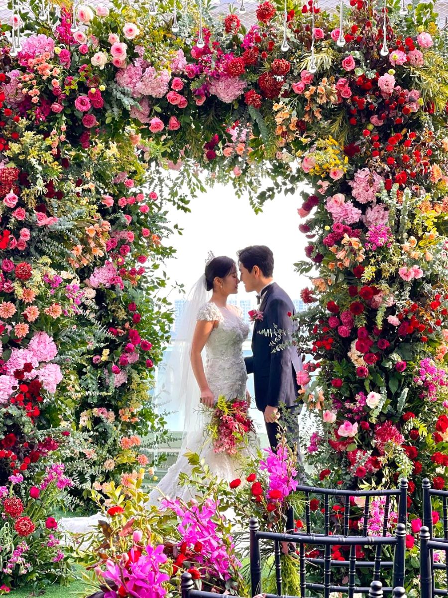 Luxury wedding planning with flowers