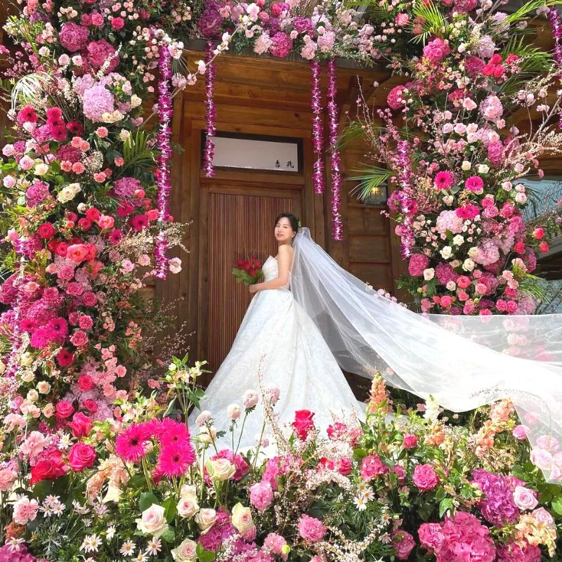 Luxury wedding planning with flowers