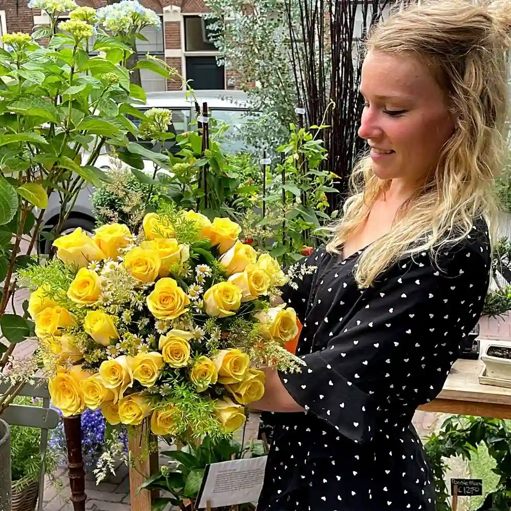 ​​Decofresh's Rose Eureka is a definite star of the floral design art.