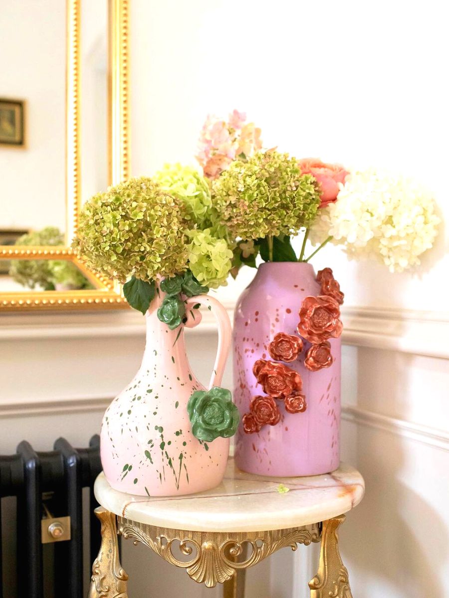 Vases with flower details