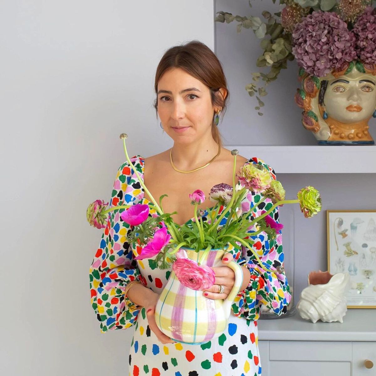 Lea Zana with flowers and her vase