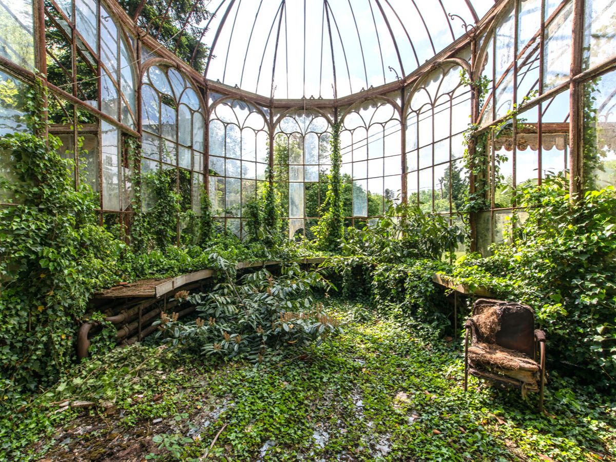 Romain Veillon captures abandoned spots