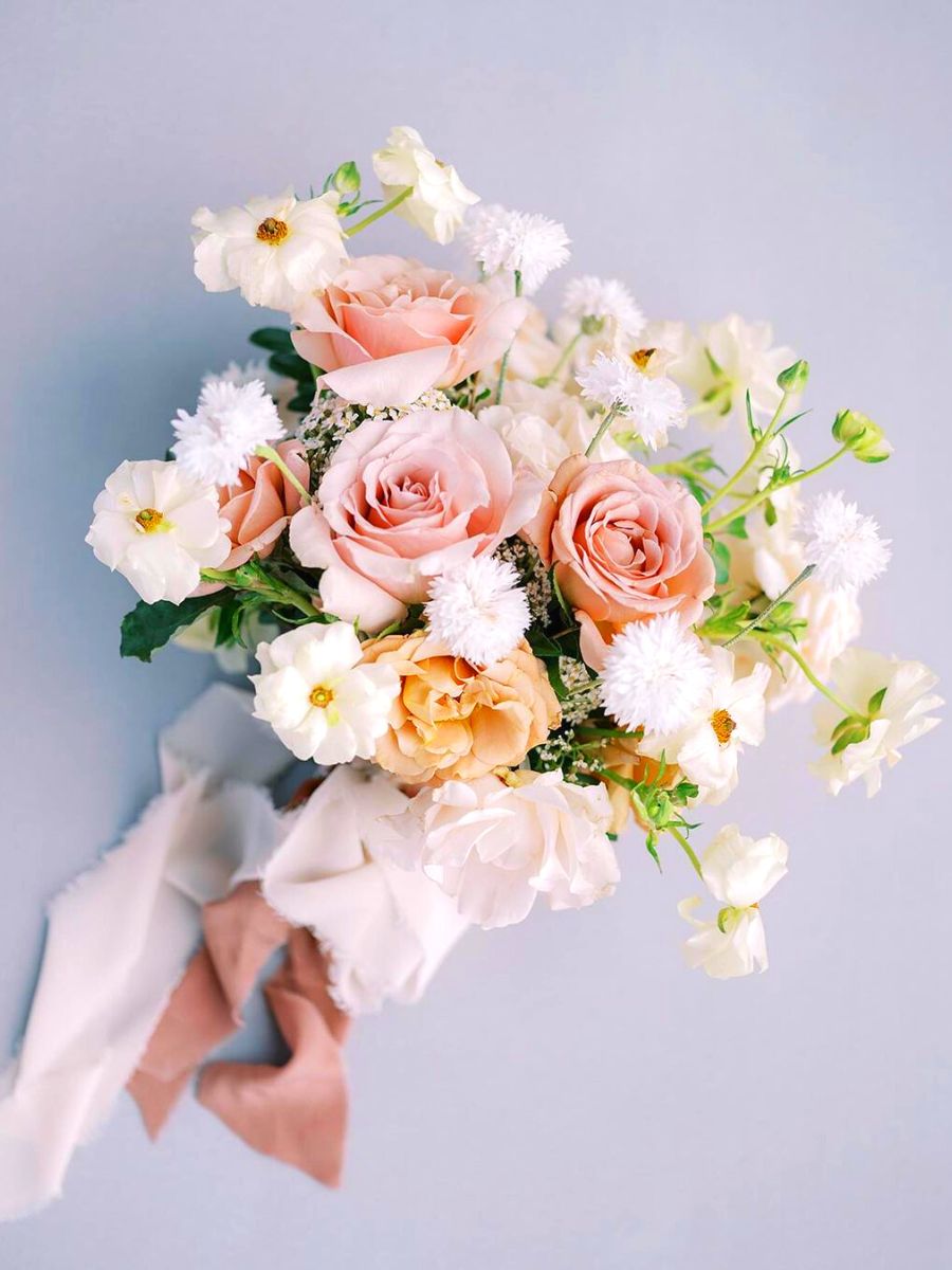 Beautiful neutral toned wedding bouquet