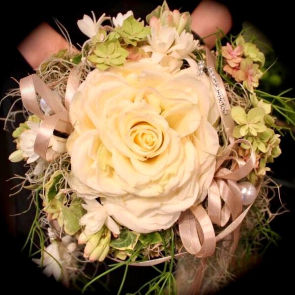 Laure Bouttecon's Bridal Bouquet on Thursd