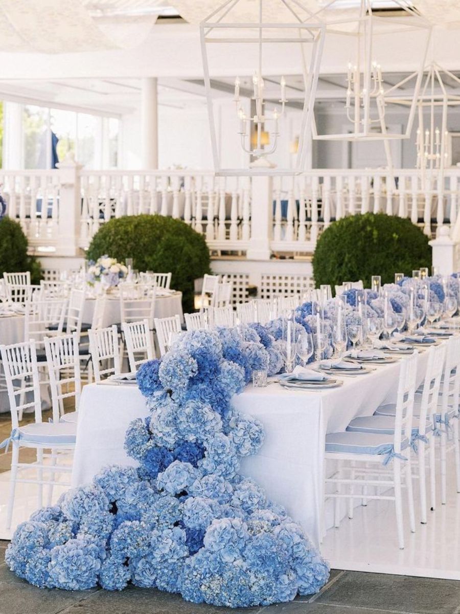 Table Design Blue Hydrangea in a White setting Thursd Trend