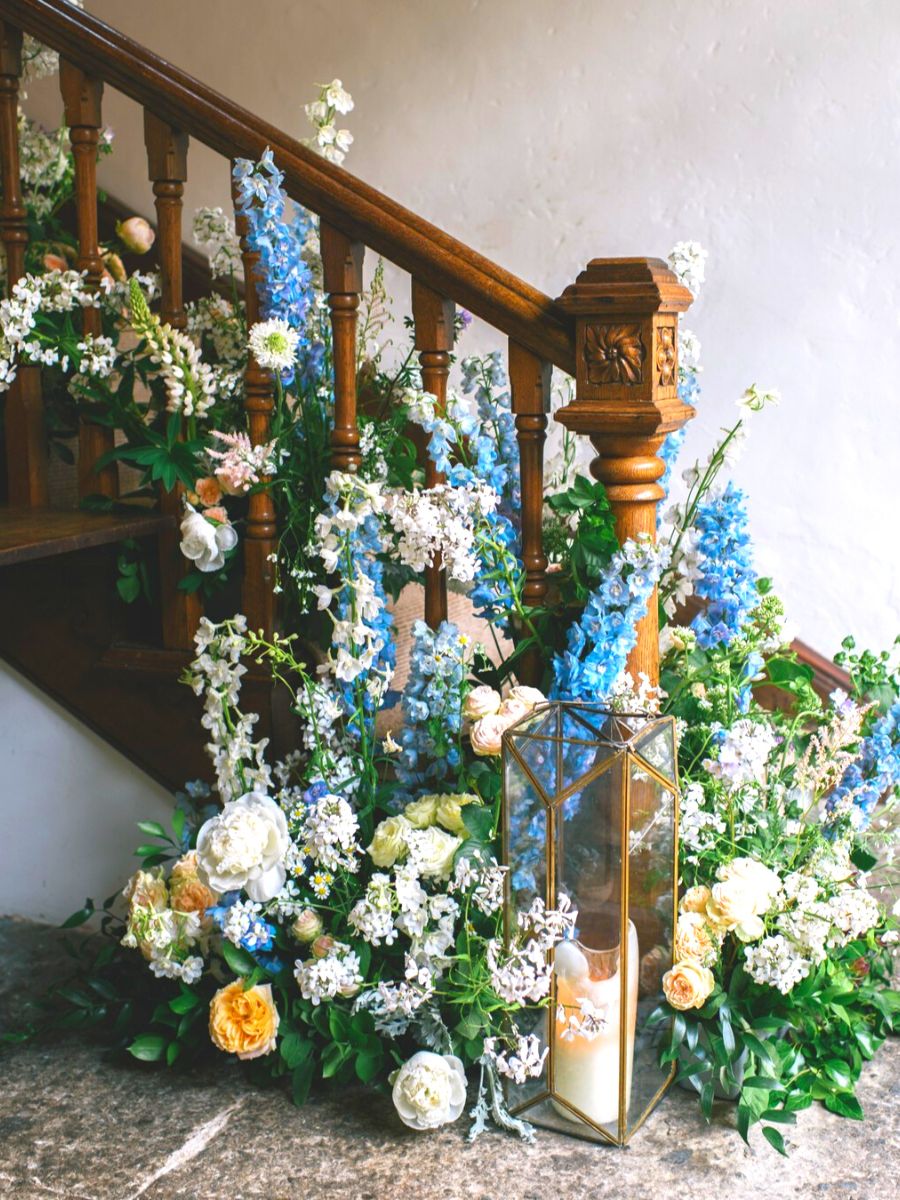 Wedding trend with flowerful staircase