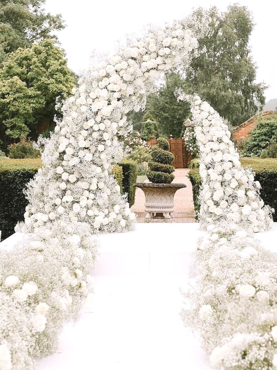 Gypsophila and white rose wedding sculpture