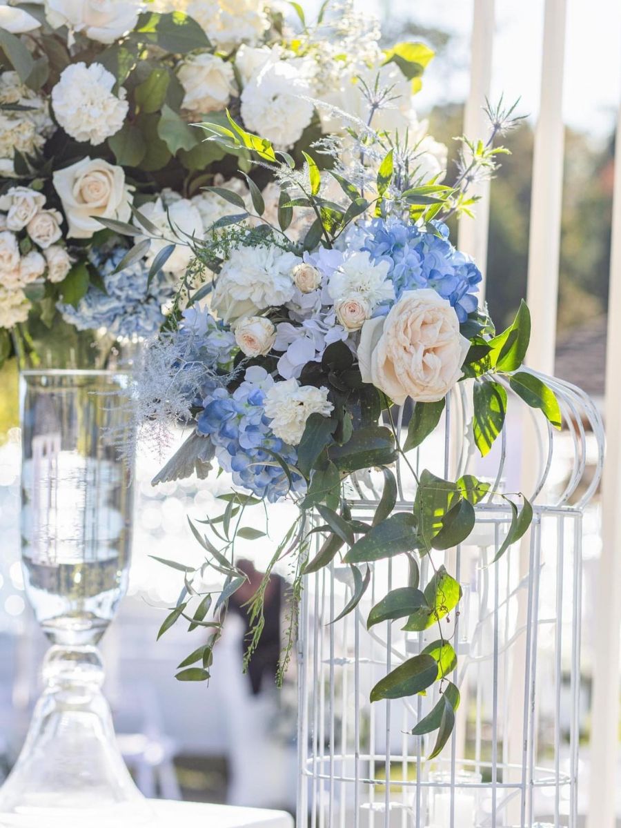 Thursd Floral Trend Color Meanings of Blue and White