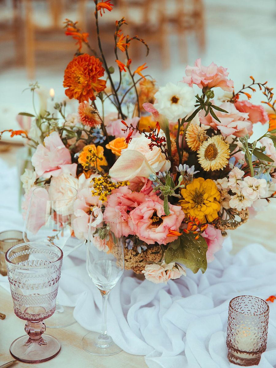 Flower decoration for the tables by Yamile Bulos