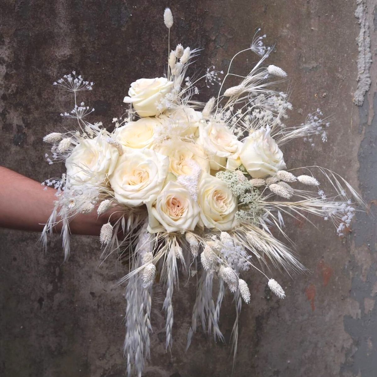 Winter white Christmas wedding bouquet by Decofresh
