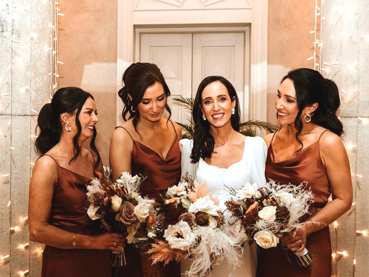 Christmas wedding bouquets in tones of brown