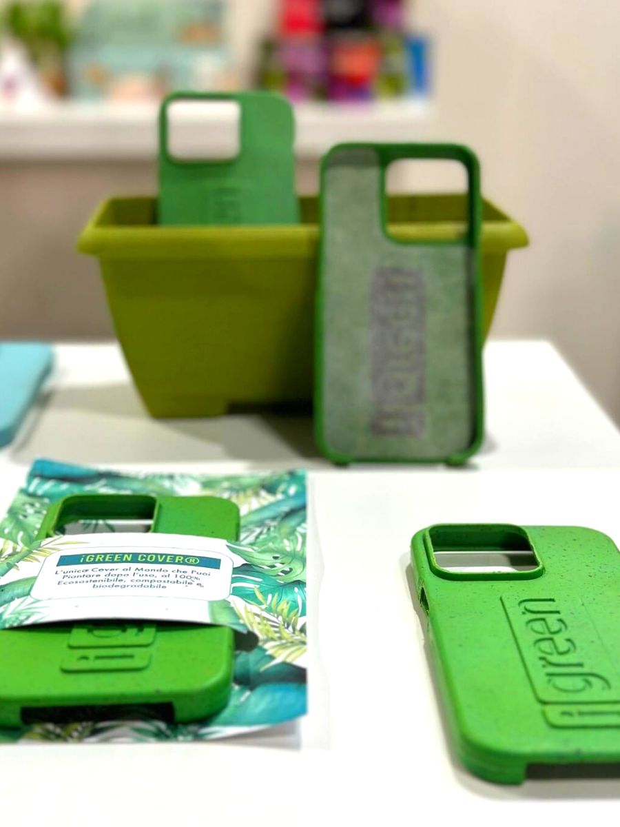 Presentation of compostable iPhone case