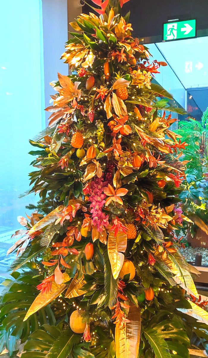 Natalia Hoogenraads tree decoration with flowers