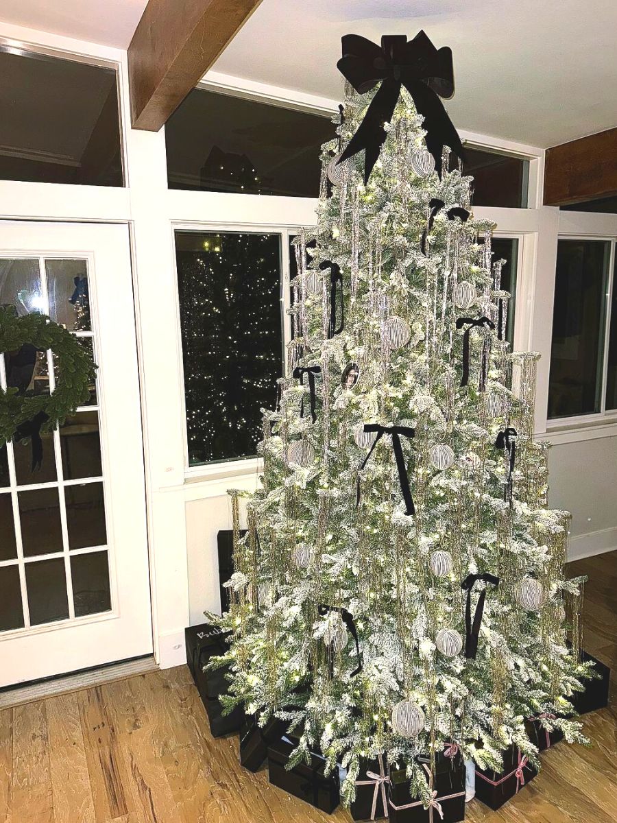 Christmas tree with silver tinsel and black bows