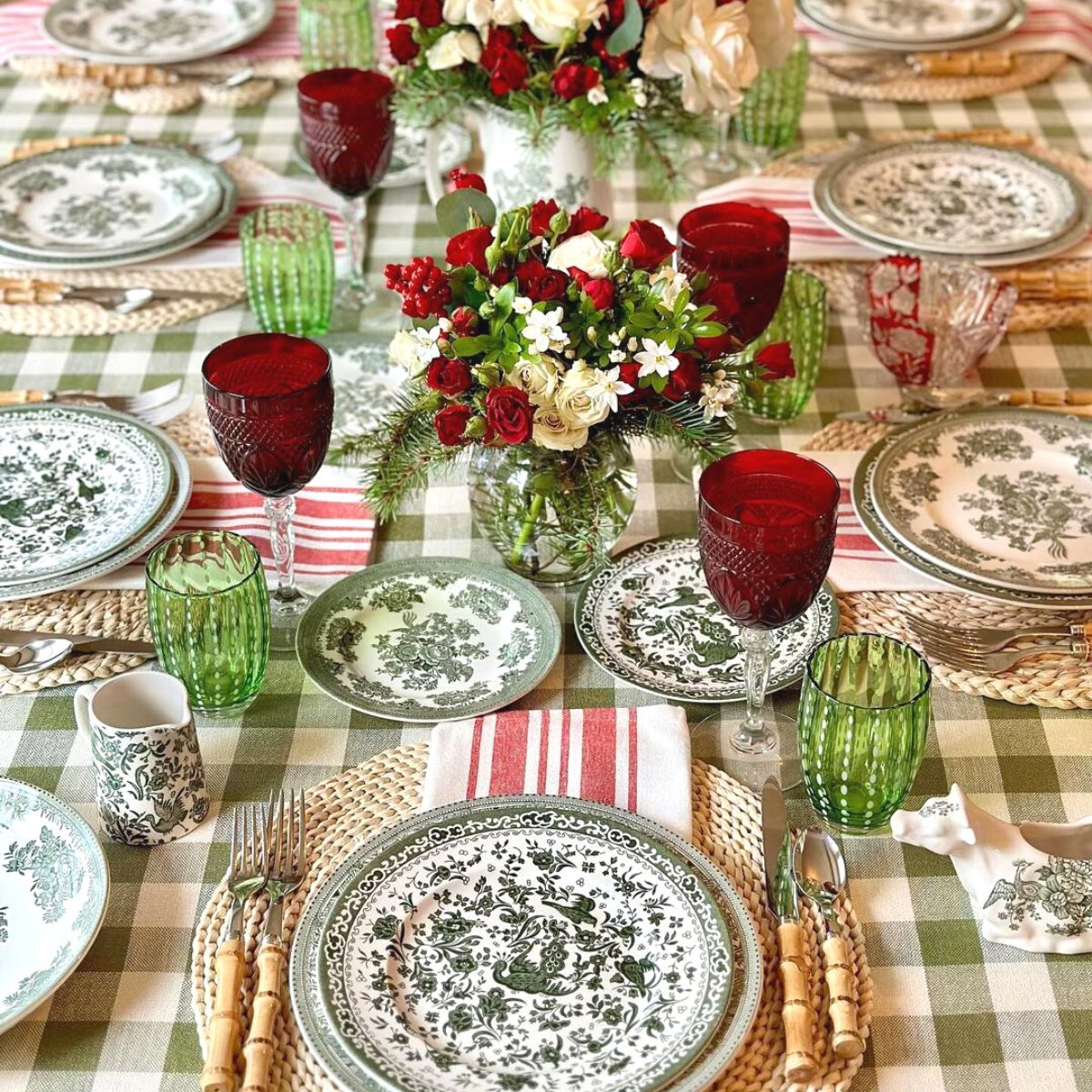A tiny Christmas floral design for the table center