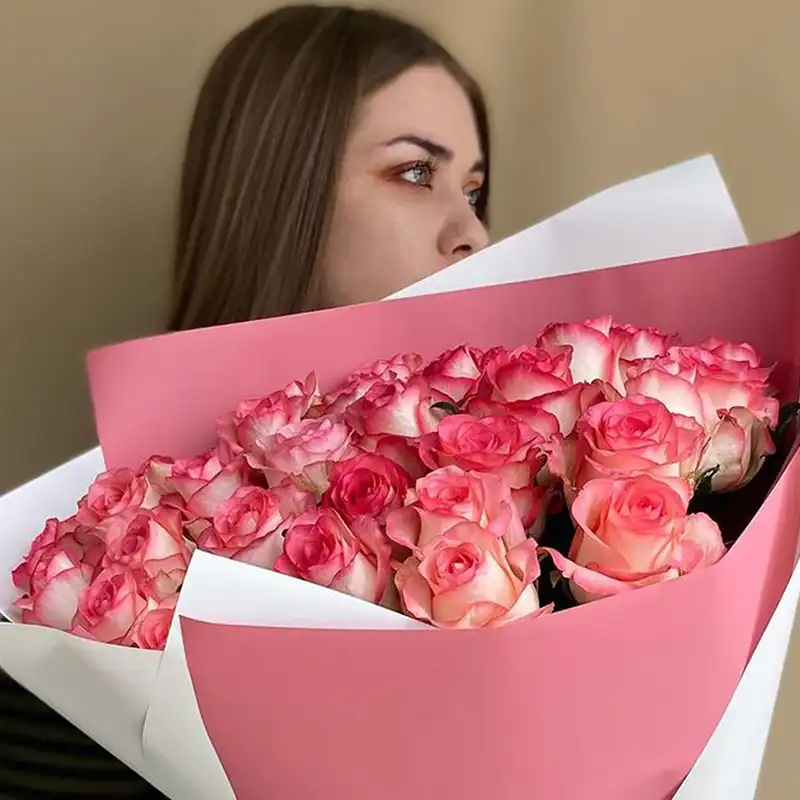 High Quality Bi-Color Roses Are Hot feature