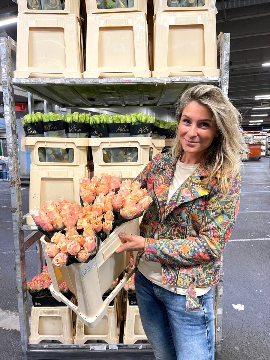 Lisa Casta with Rose Pretty Pillow bouquets