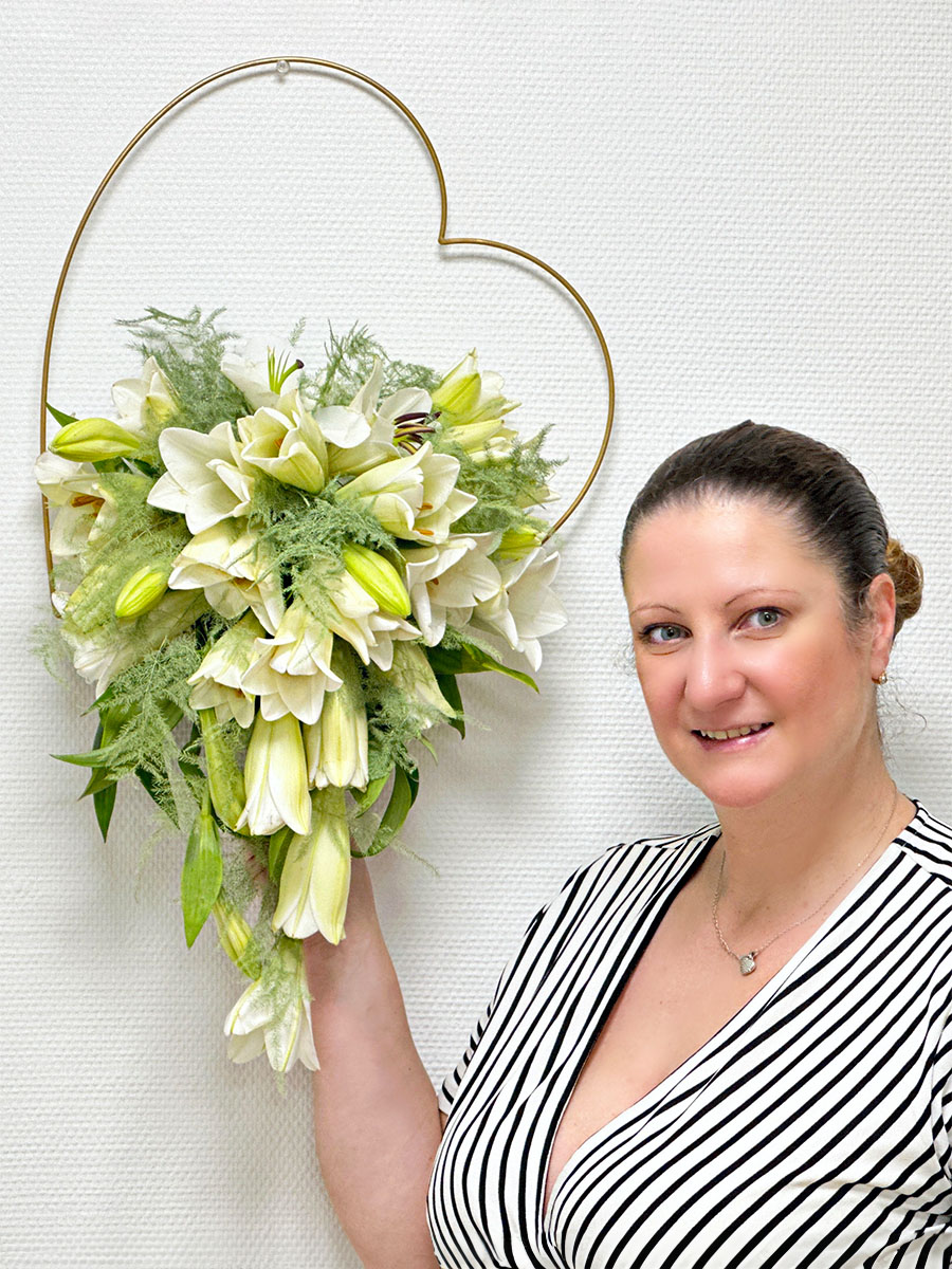 Cindy Gunther with white Bredefleur lilies on Thursd