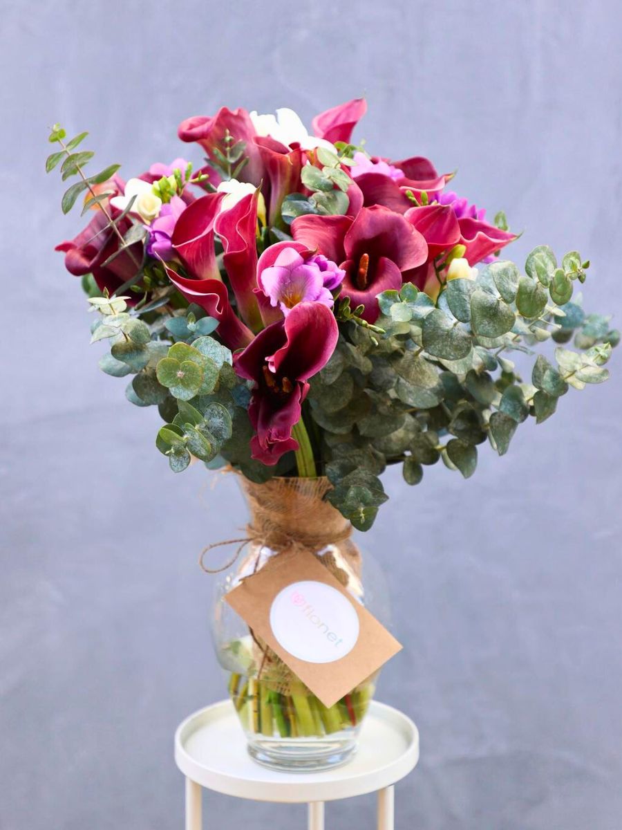The perfect arrangement for Valentines with dark red callas