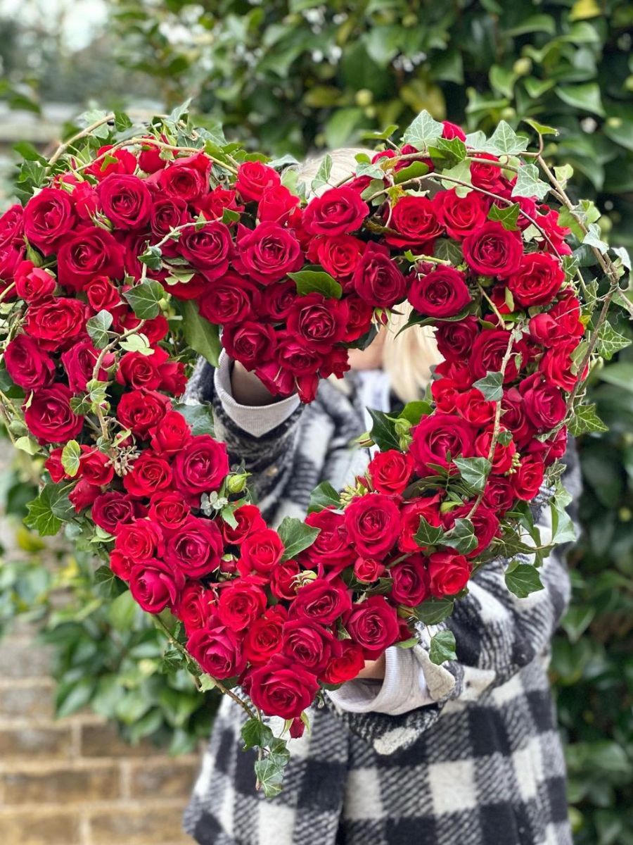 Traditional red rose valentines wreath
