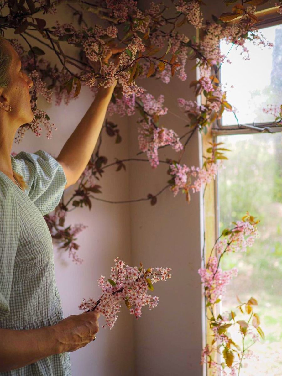 Bex Partridge creating a hanging floral installation