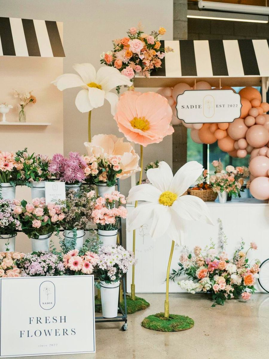 Flower decoration with floral installations by Flower Lab