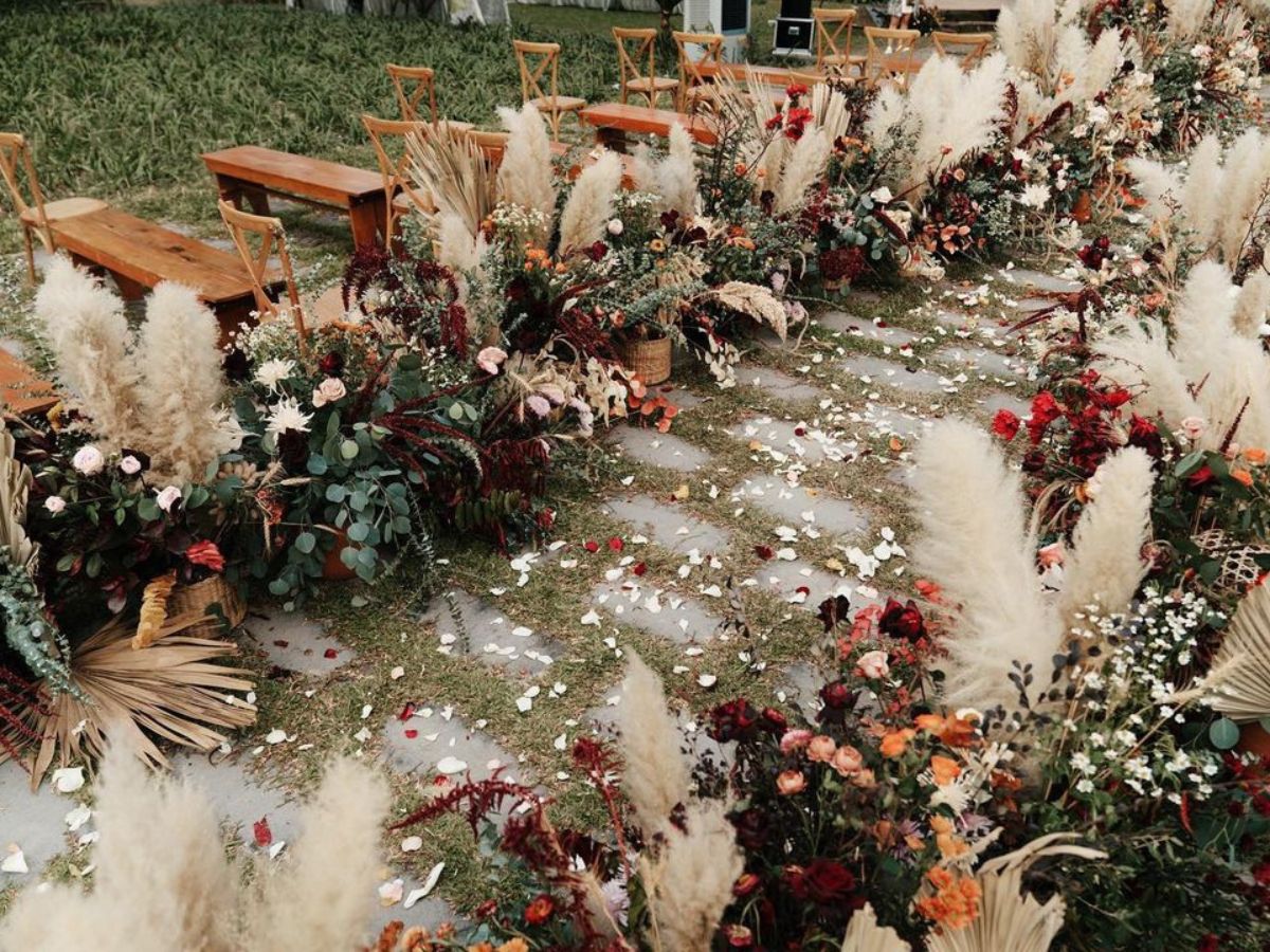 Wedding aisle with pampas grass and dried flowers by IAMFLOWER