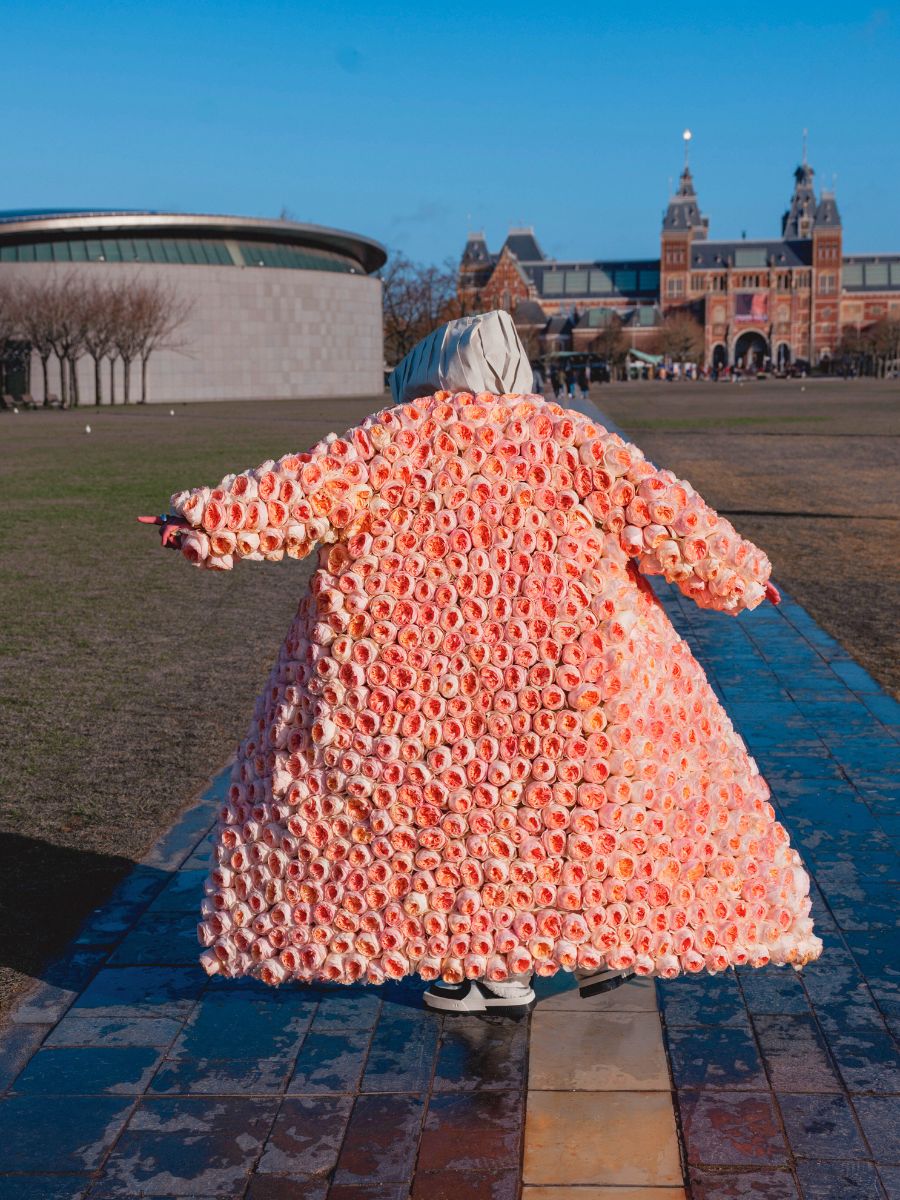 Using seven hundred juliet roses for Yusif Khalilovs jacket
