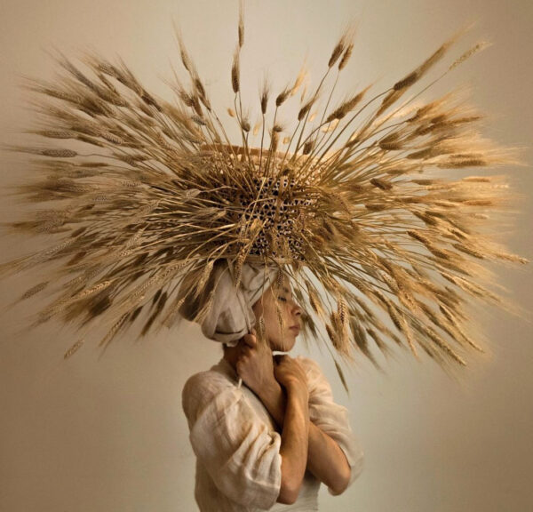 Sculptural Garments Made from Organic Materials - Mono Giraud - The art tree hat of straw - article on thursd