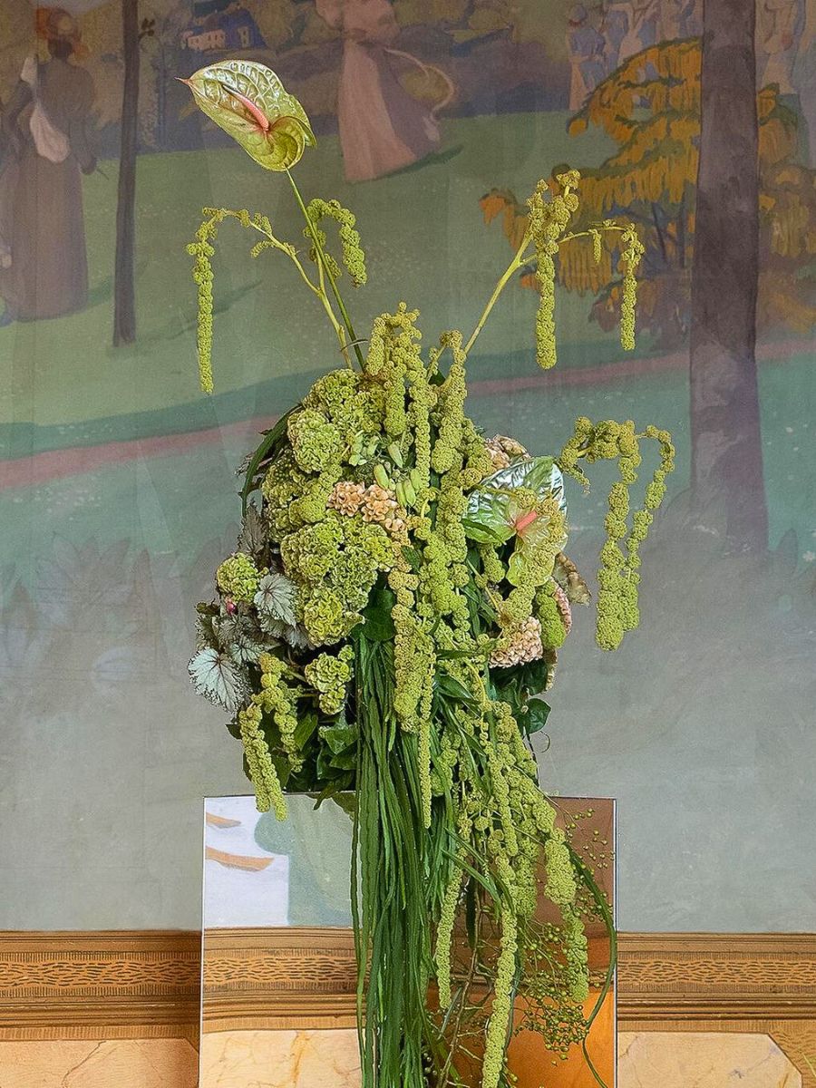 Lush green botanical installation by Carolin Ruggaber