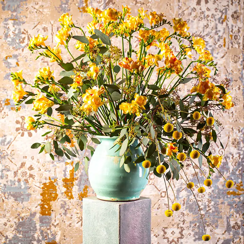 Róbert Bartolen Showcases the Beauty of Marginpar’s Craspedia Paintball Pop™ in Spring Floral Designs