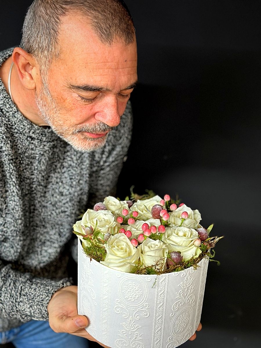 ​Ivan Bergh’s Spring Rose Albatros Flower Designs