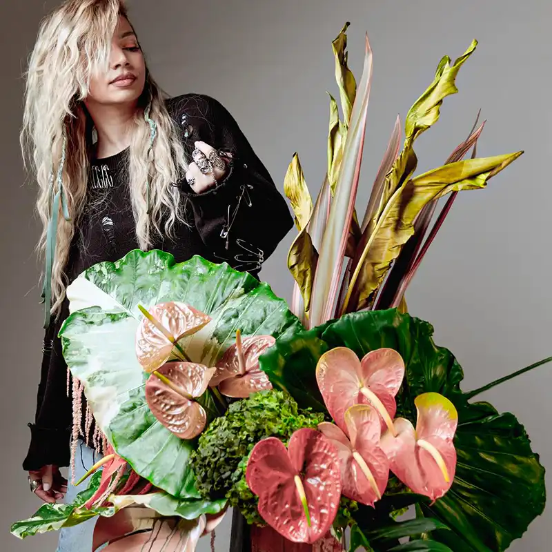 Kiana Underwood female floral designer