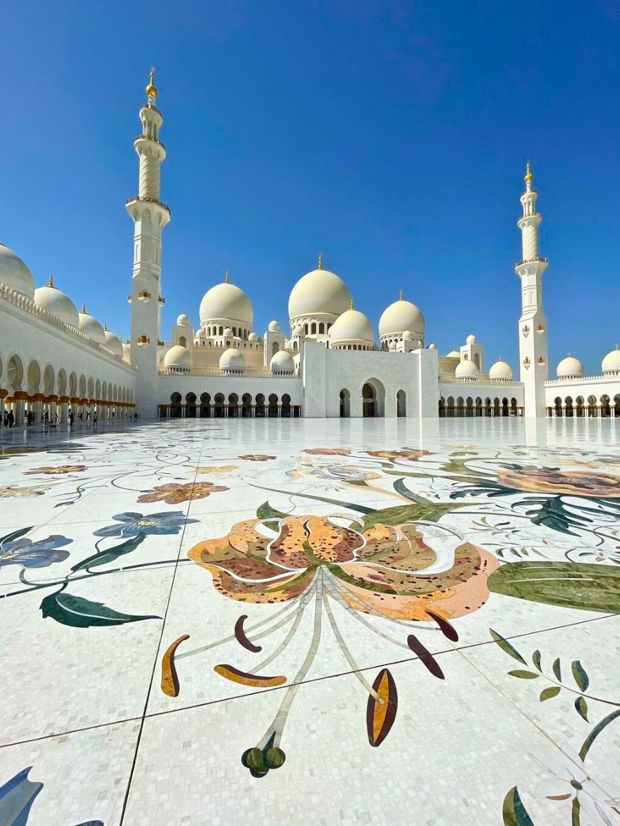 Sheikh Zayed Mosque inspired by floral floors