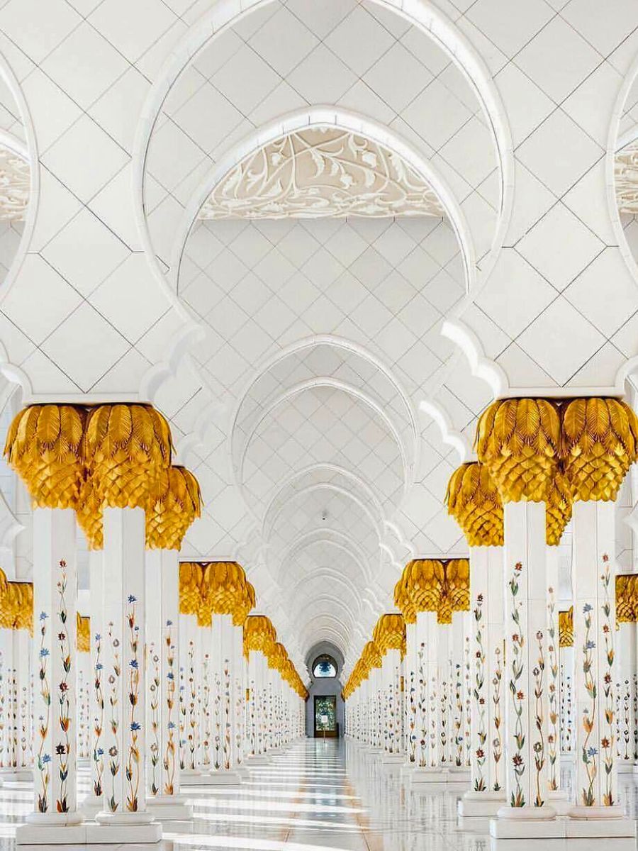 The columns of Sheikh Zayeds Mosque have florals on them
