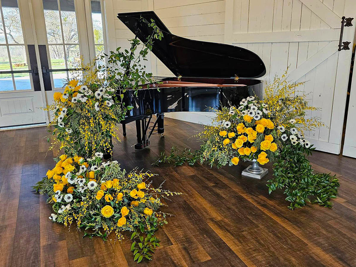 Jimi Santoli piano design yellow roses