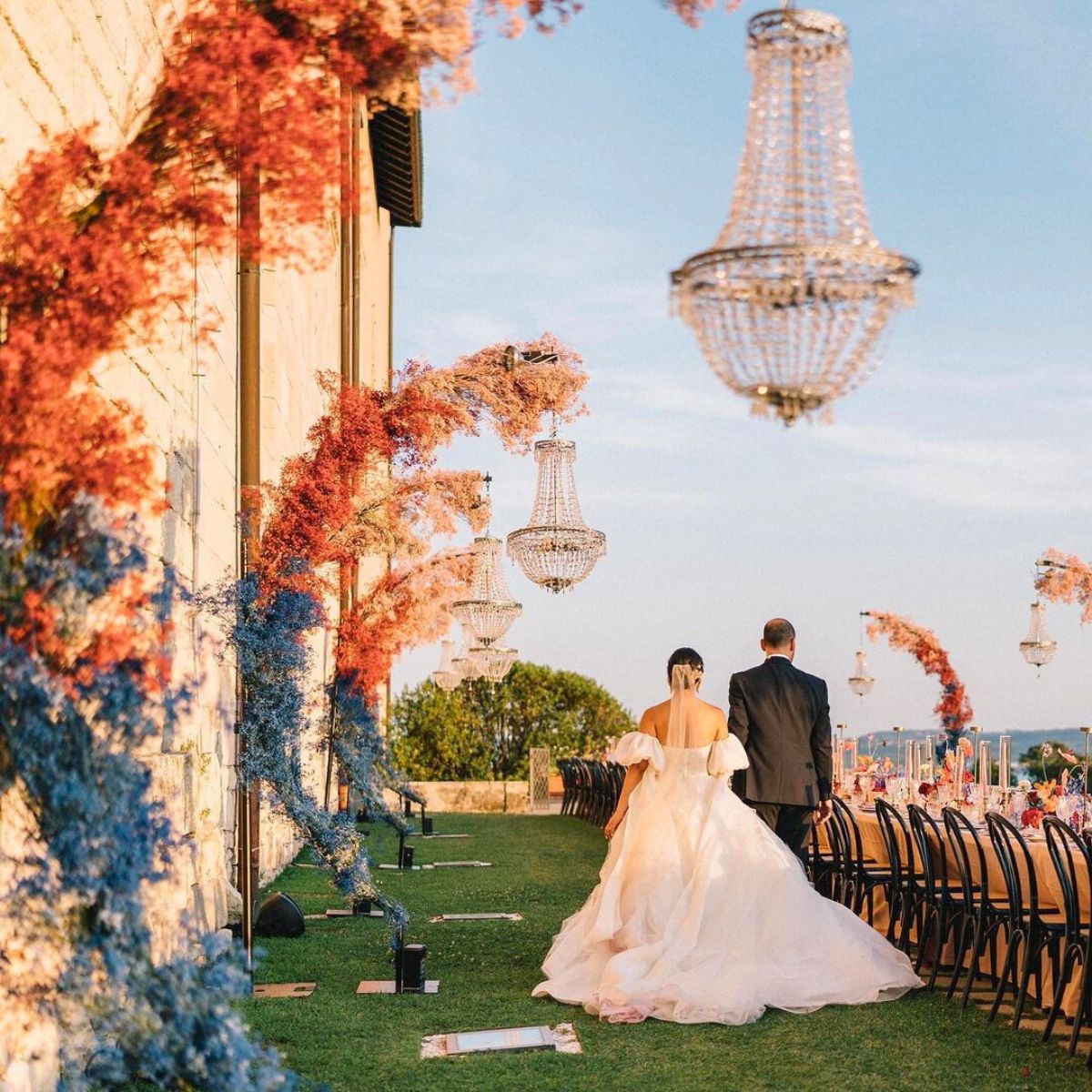 A modern eclectic wedding floral decor