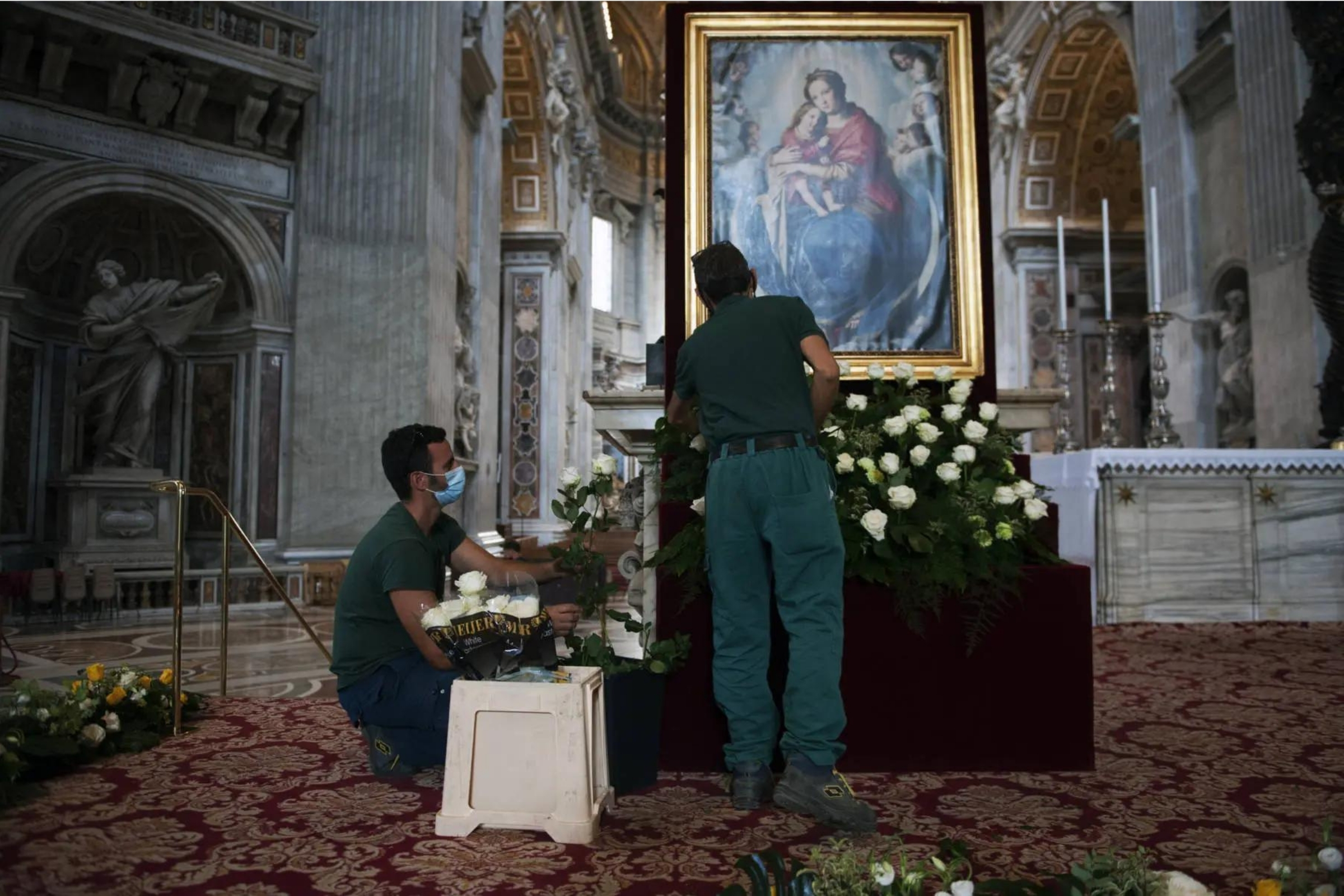 Flowers Help Deliver the Pope’s Blessing For First World Day for Grandparents and Elderly Dutch, Italian, Kenyan flowers