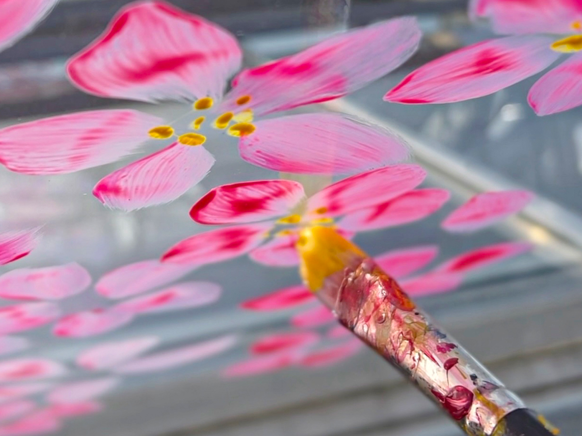 Johanna Lykkes painting petals